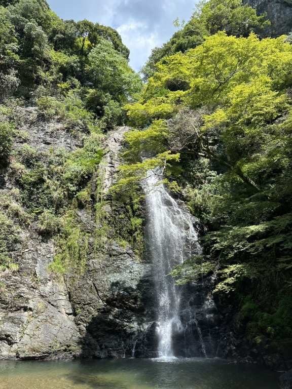 📍帰り道に立ち寄った癒しの滝 📍帰り道に立ち寄った癒しの滝